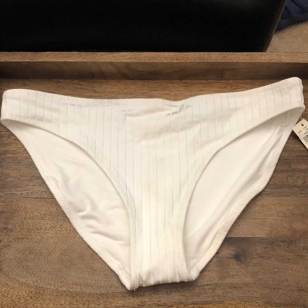 aerie White Ribbed Bikini Bottoms Defects despite having tags